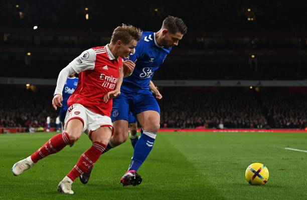 他能够在压 他能够在压